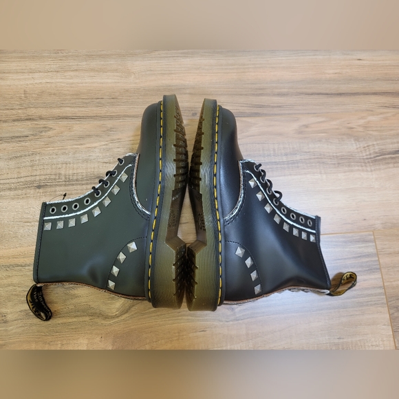 Dr. Martens 1460 STUD, size US 8 - Picture 6 of 9